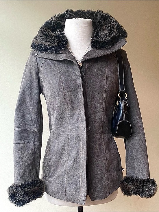 Danier Jackets & Blazers - Danier Women’s Grey Genuine Leather Jacket with Black Fur Trim